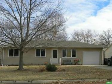 1436 N Maine Avenue, York, NE 68467
