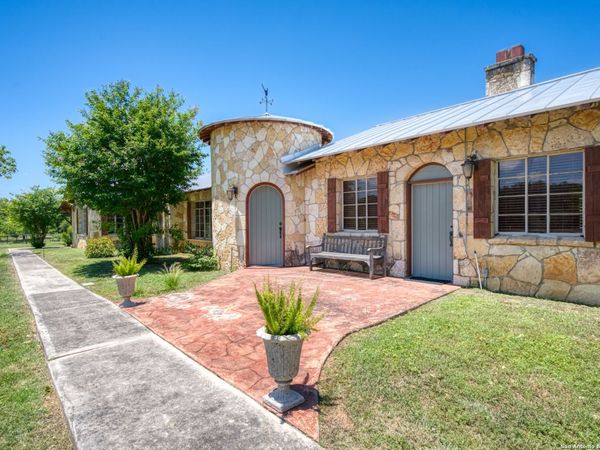 5322 N State Highway 16, Bandera, TX 78003