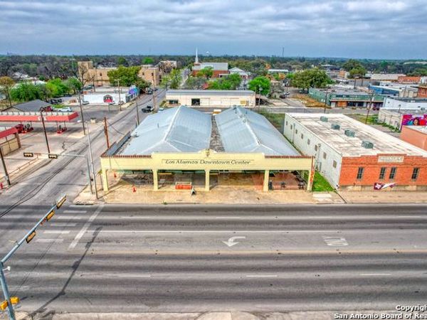 128 W Main St, Uvalde, TX 78801