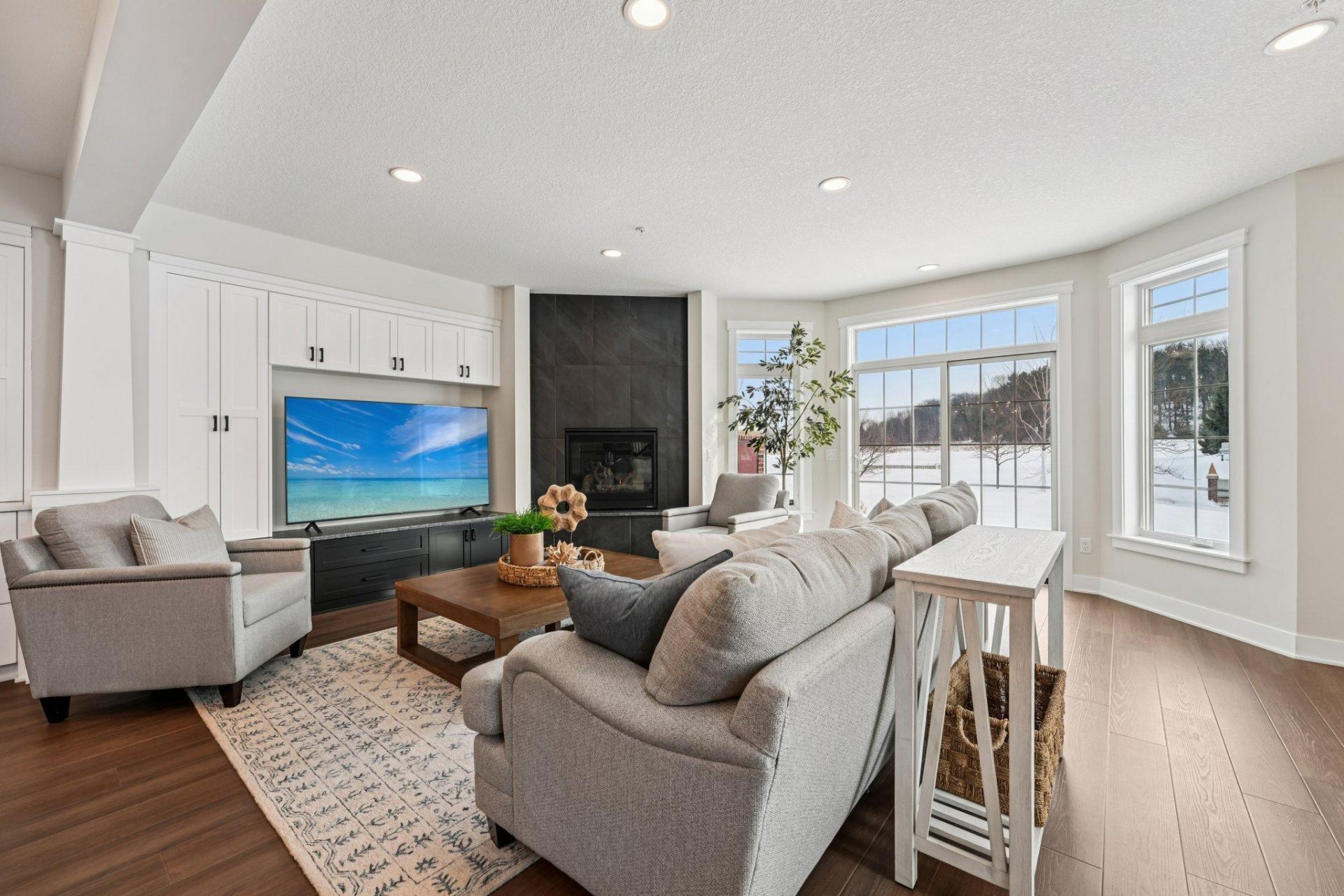 10814 Falling Water Lane, Woodbury, MN 55129