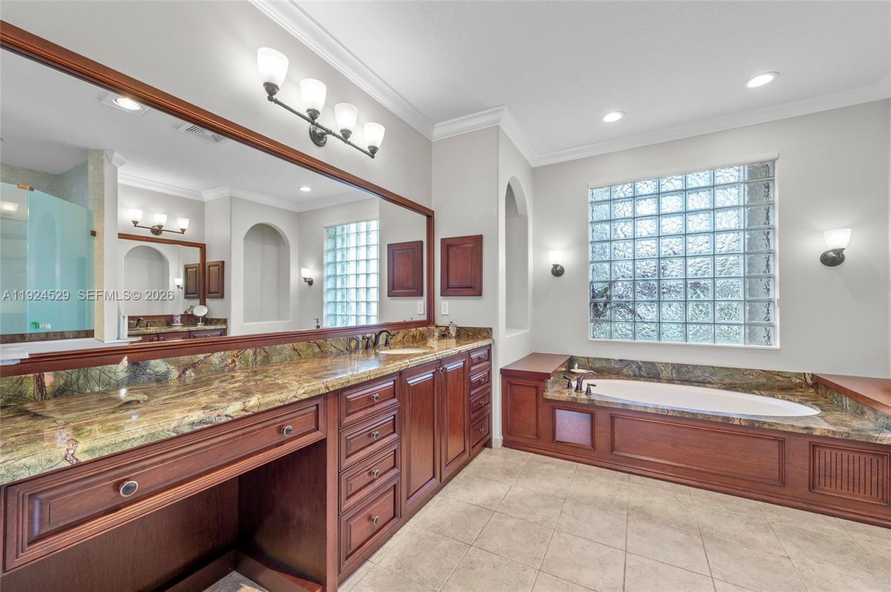 1470 Victoria Isle Dr , Weston, FL 33327 Photo