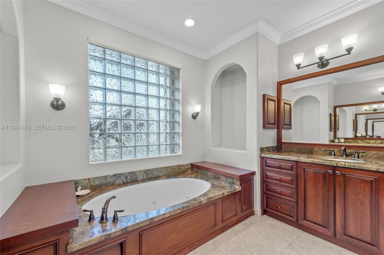 1470 Victoria Isle Dr , Weston, FL 33327 Photo