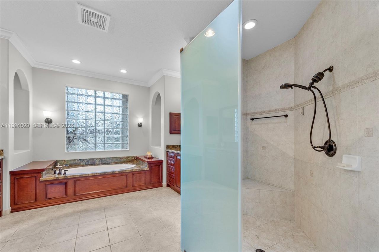 1470 Victoria Isle Dr , Weston, FL 33327 Photo