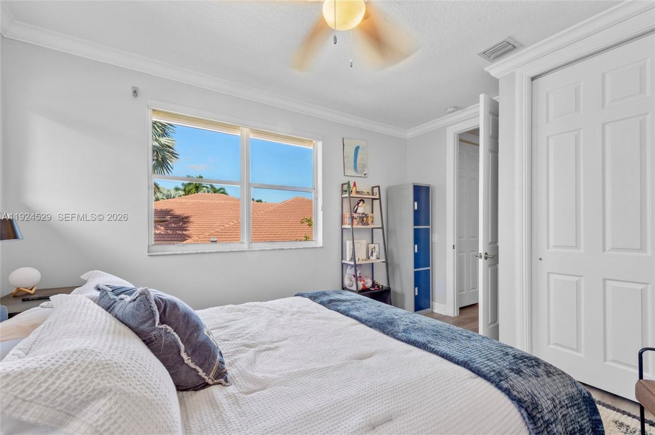 1470 Victoria Isle Dr , Weston, FL 33327 Photo