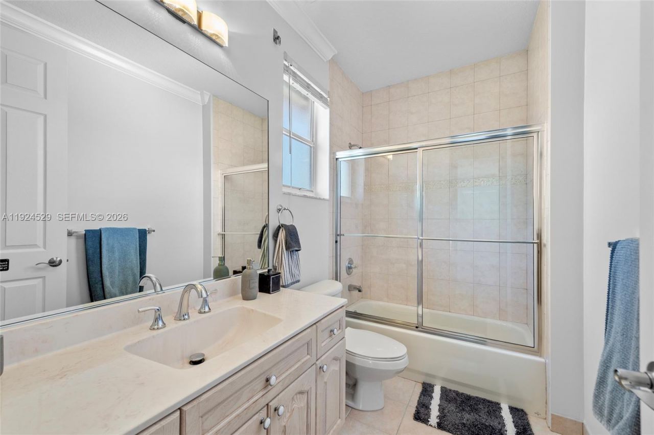 1470 Victoria Isle Dr , Weston, FL 33327 Photo