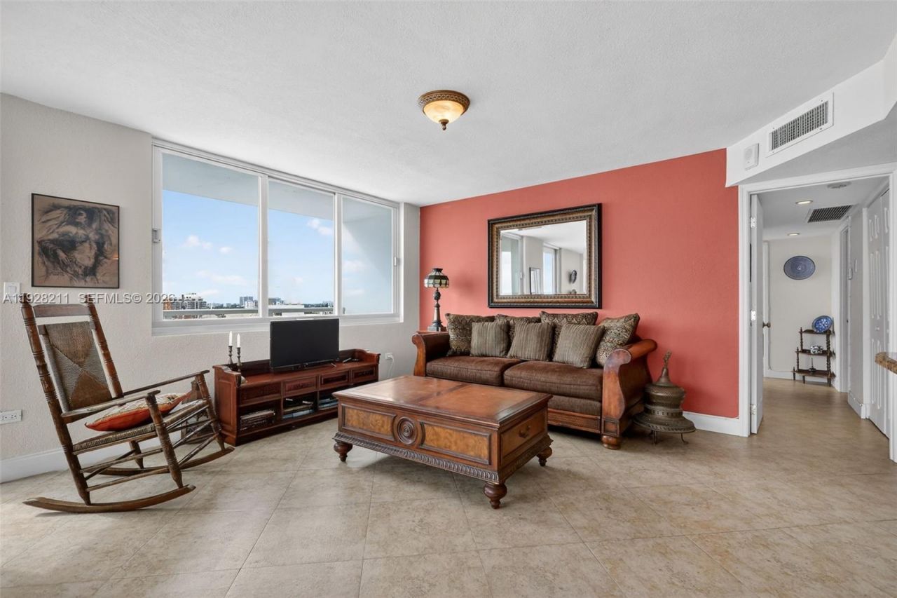 7135 Collins Ave , Unit 1015, Miami Beach, FL 33141 Photo