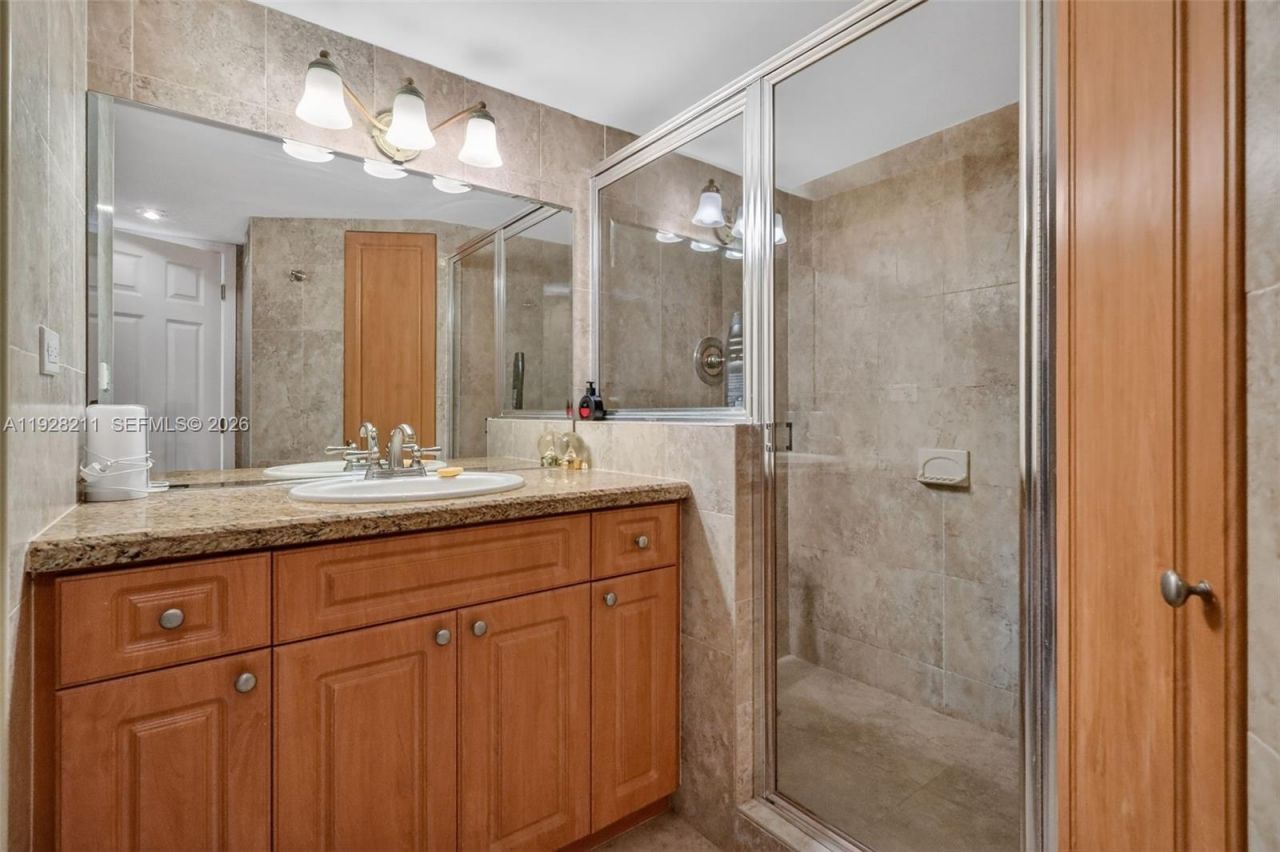 7135 Collins Ave , Unit 1015, Miami Beach, FL 33141 Photo