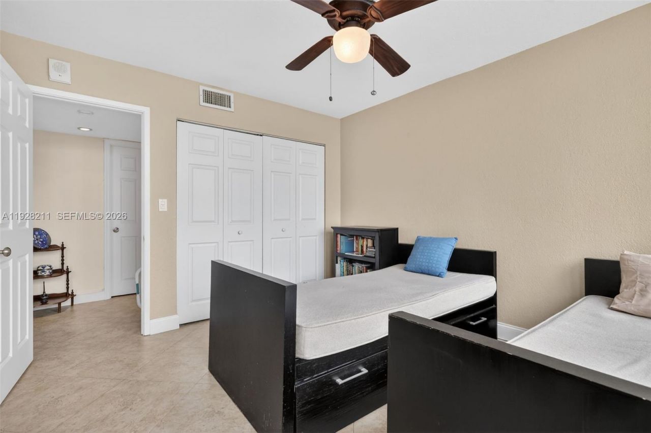 7135 Collins Ave , Unit 1015, Miami Beach, FL 33141 Photo