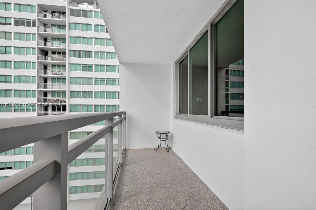 7135 Collins Ave , Unit 1015, Miami Beach, FL 33141 Photo