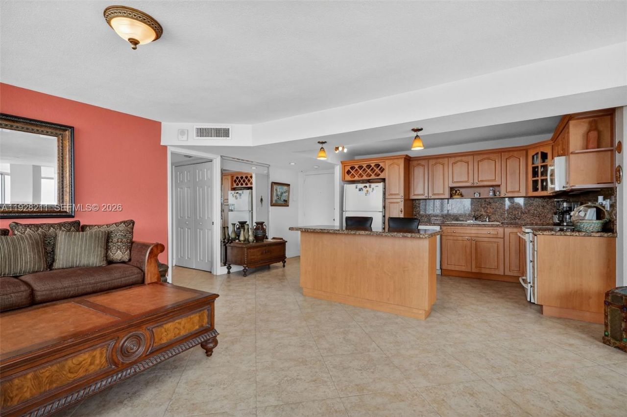 7135 Collins Ave , Unit 1015, Miami Beach, FL 33141 Photo