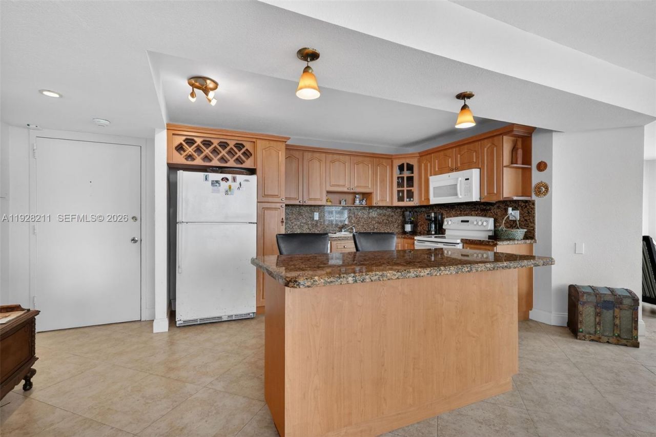 7135 Collins Ave , Unit 1015, Miami Beach, FL 33141 Photo