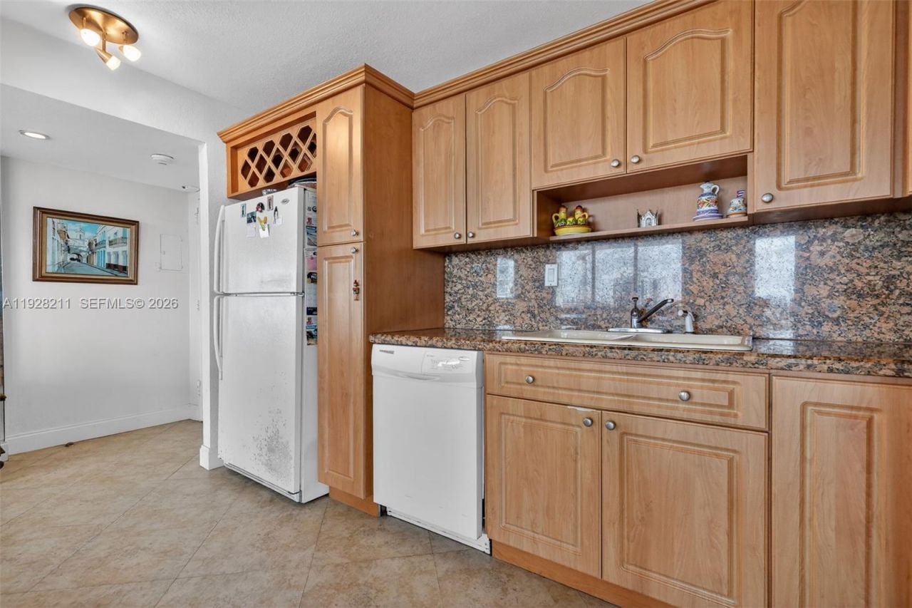 7135 Collins Ave , Unit 1015, Miami Beach, FL 33141 Photo