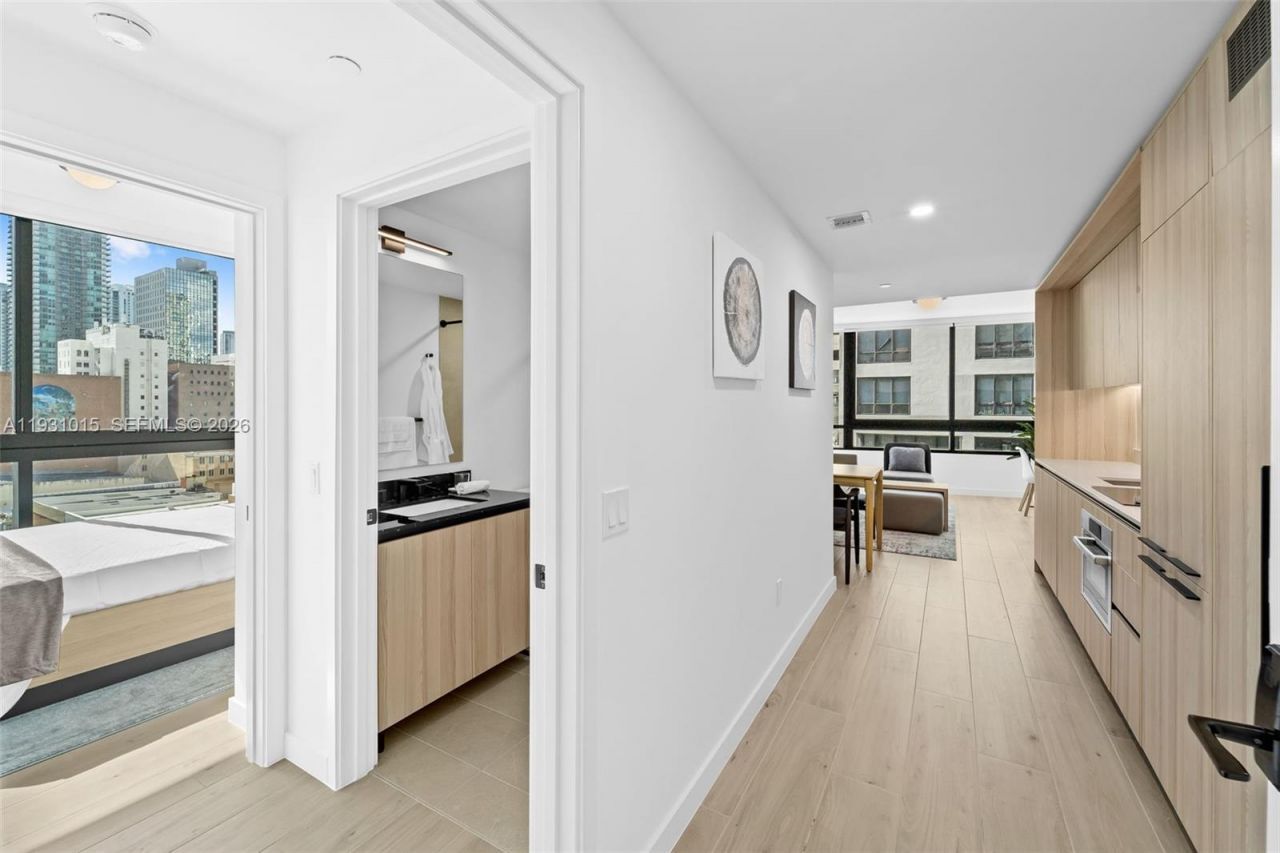 225 N Miami Avenue, Unit 912, Miami, FL 33128 Photo