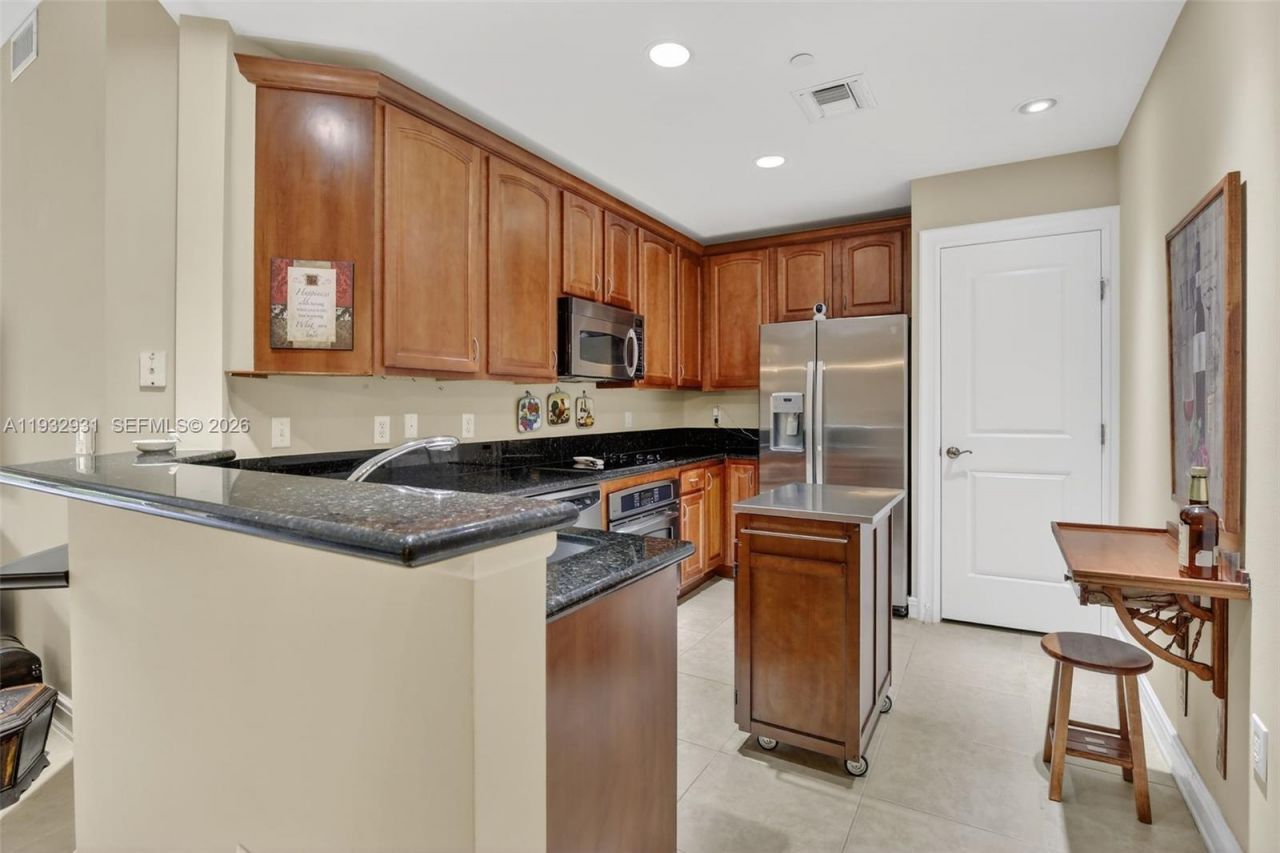 16100 Emerald Estates Dr, Unit 284, Weston, FL 33331 Photo