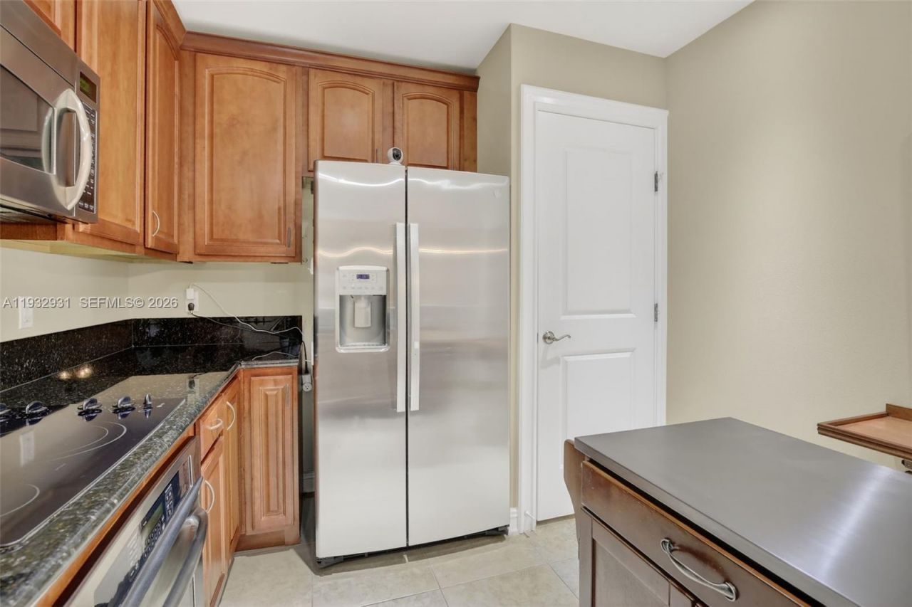 16100 Emerald Estates Dr, Unit 284, Weston, FL 33331 Photo