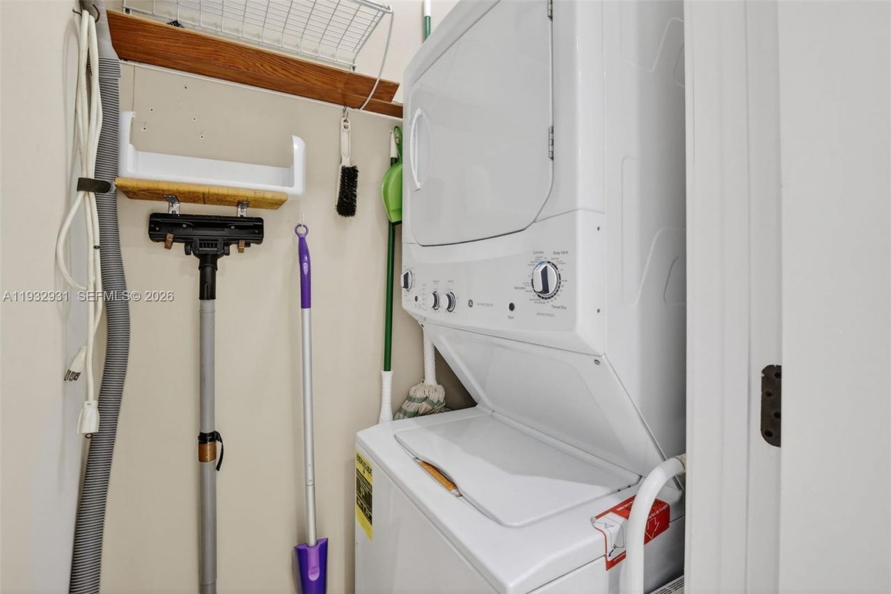 16100 Emerald Estates Dr, Unit 284, Weston, FL 33331 Photo