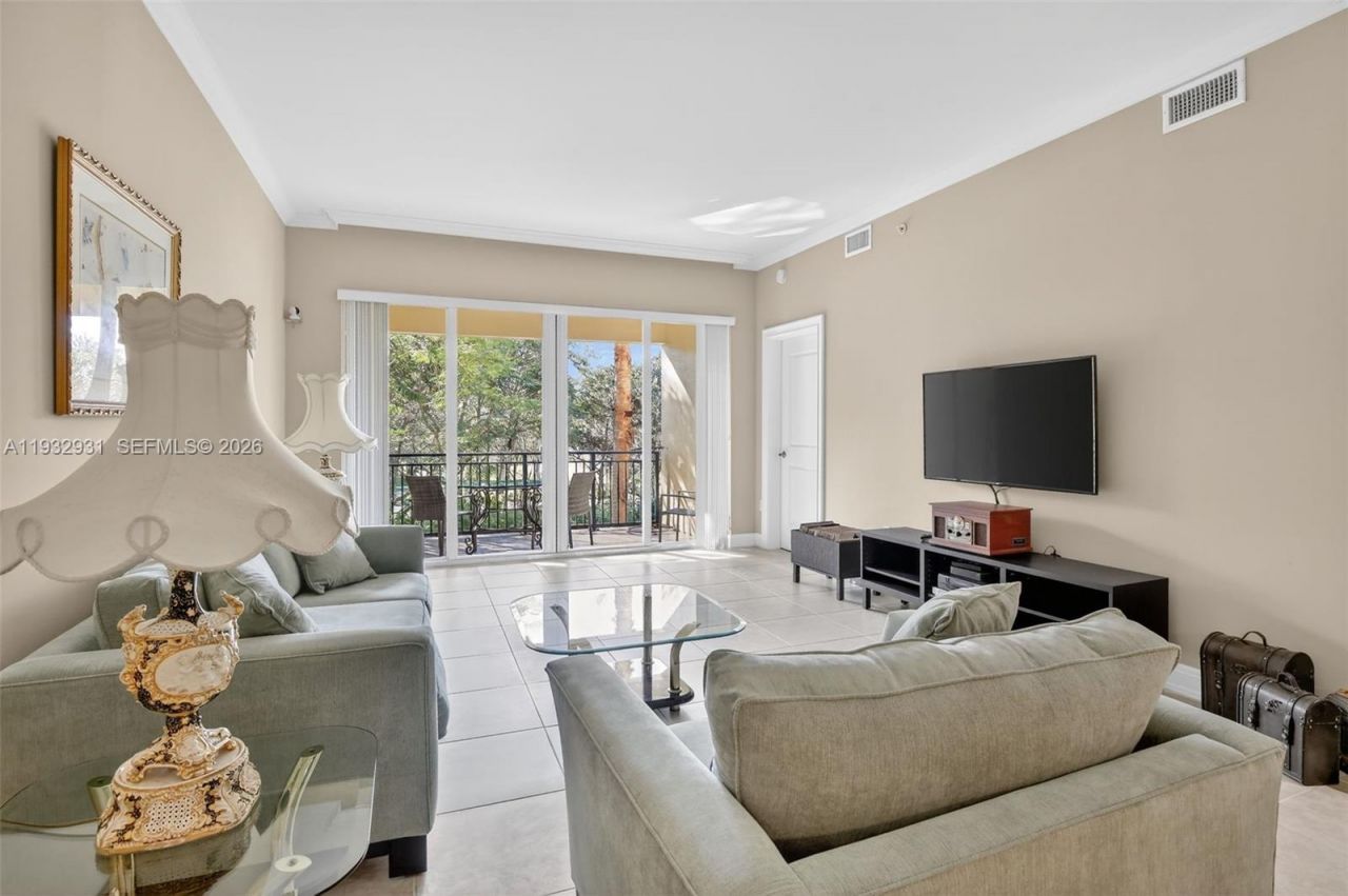 16100 Emerald Estates Dr, Unit 284, Weston, FL 33331 Photo