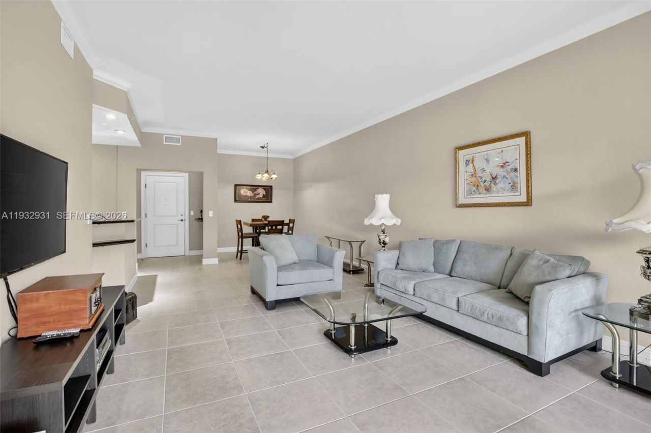 16100 Emerald Estates Dr, Unit 284, Weston, FL 33331 Photo