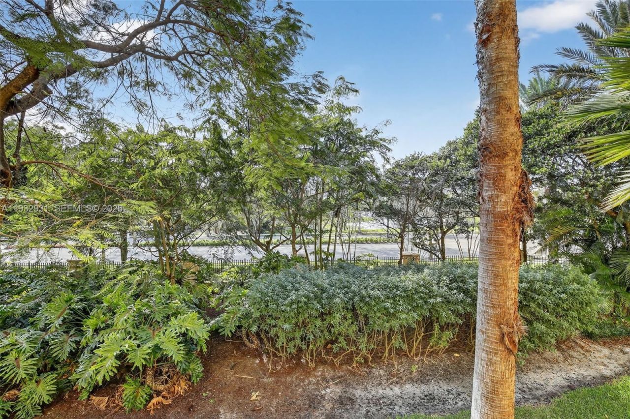 16100 Emerald Estates Dr, Unit 284, Weston, FL 33331 Photo