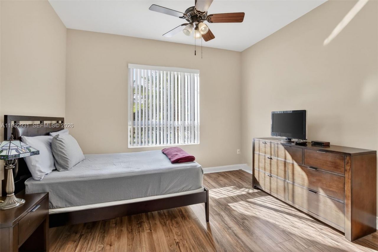 16100 Emerald Estates Dr, Unit 284, Weston, FL 33331 Photo