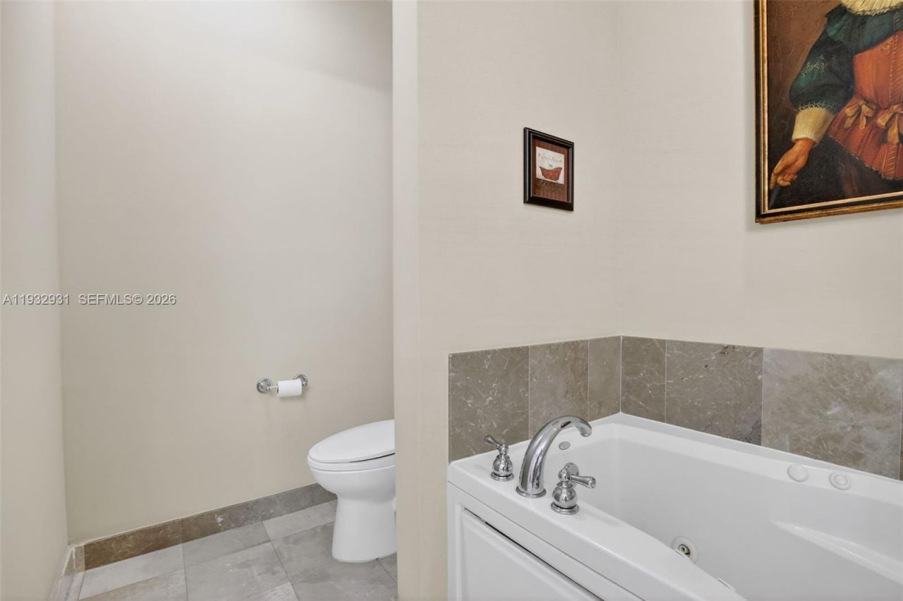 16100 Emerald Estates Dr, Unit 284, Weston, FL 33331 Photo