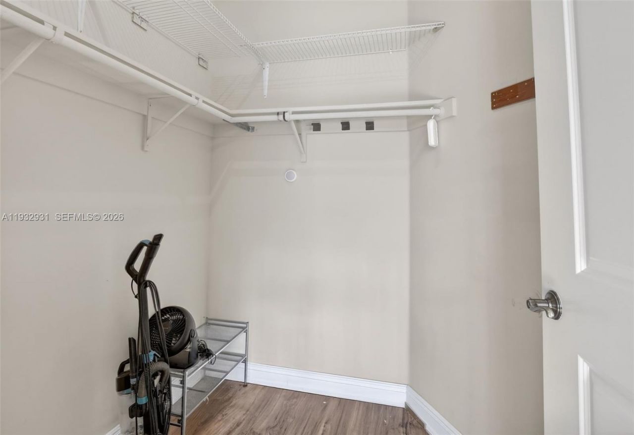 16100 Emerald Estates Dr, Unit 284, Weston, FL 33331 Photo