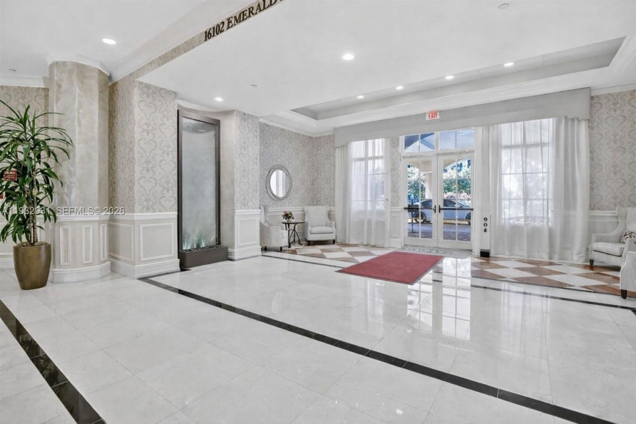 16100 Emerald Estates Dr, Unit 284, Weston, FL 33331 Photo