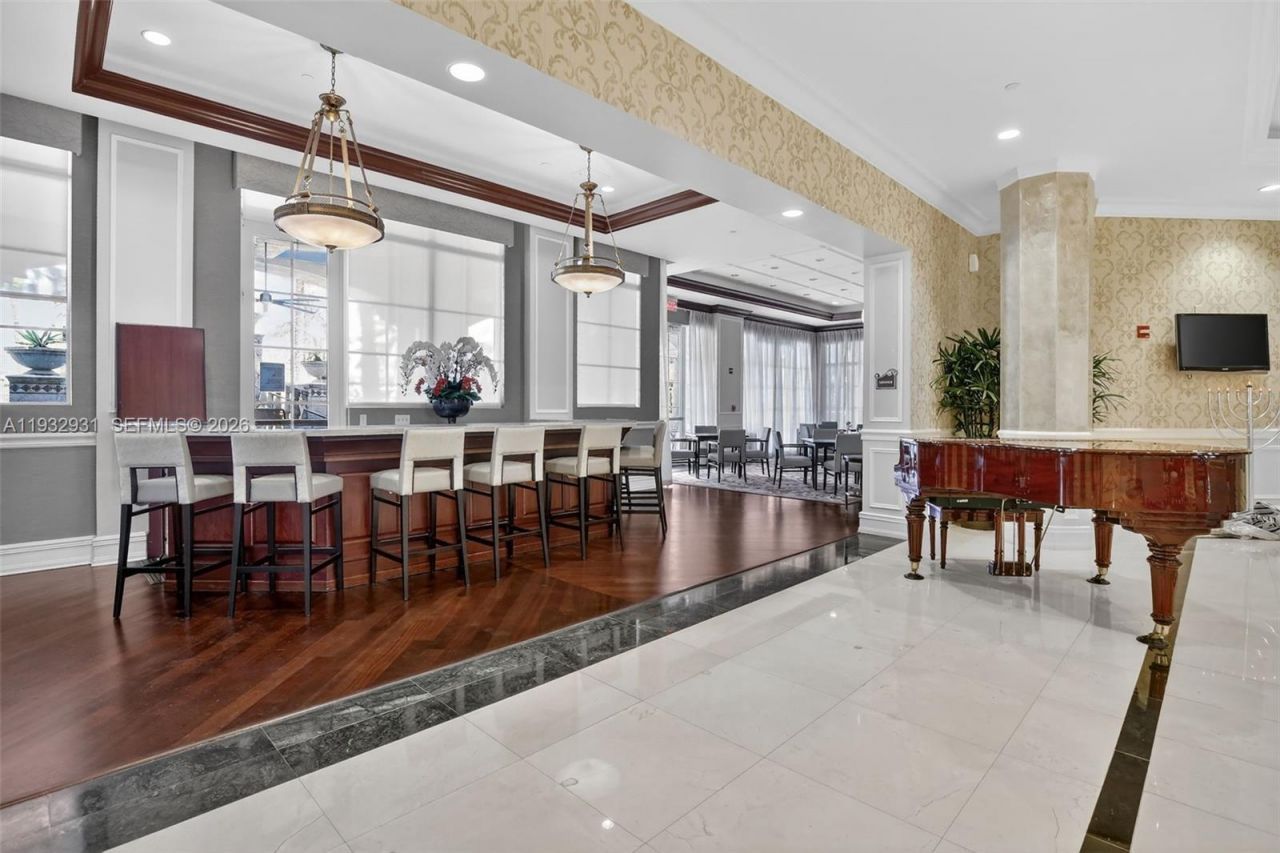 16100 Emerald Estates Dr, Unit 284, Weston, FL 33331 Photo