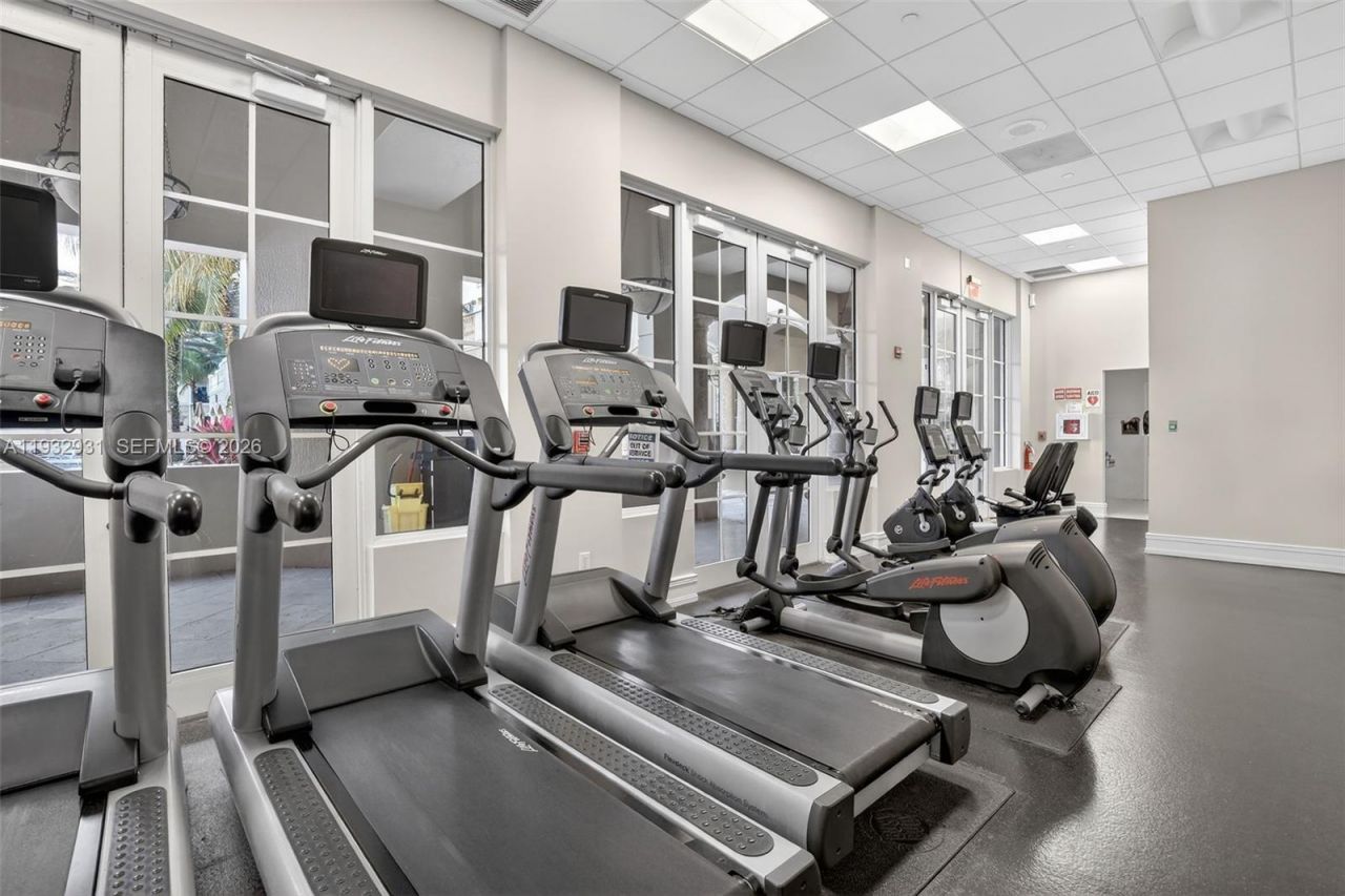 16100 Emerald Estates Dr, Unit 284, Weston, FL 33331 Photo