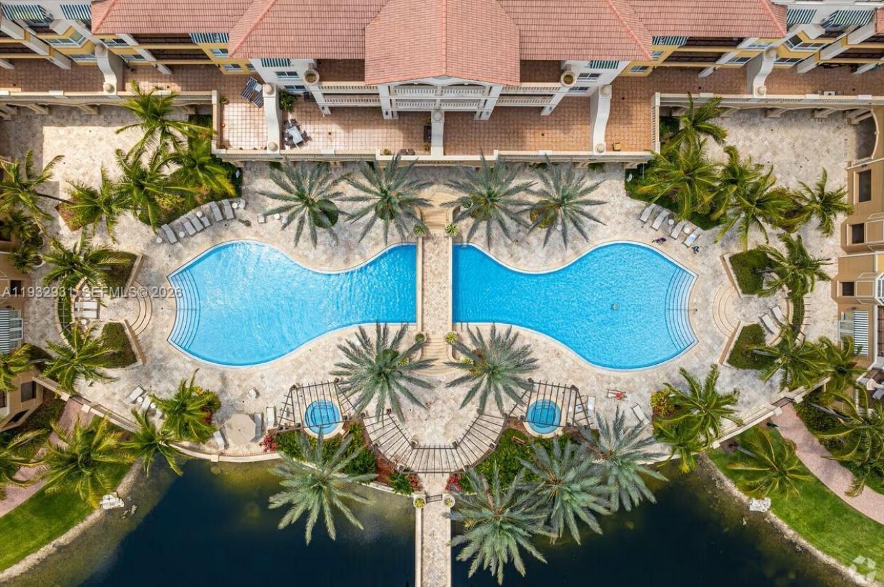 16100 Emerald Estates Dr, Unit 284, Weston, FL 33331 Photo