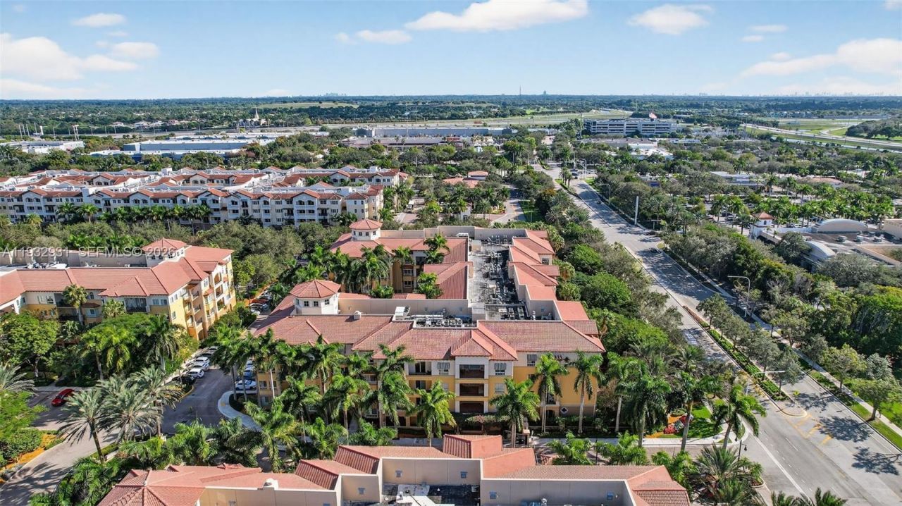 16100 Emerald Estates Dr, Unit 284, Weston, FL 33331 Photo