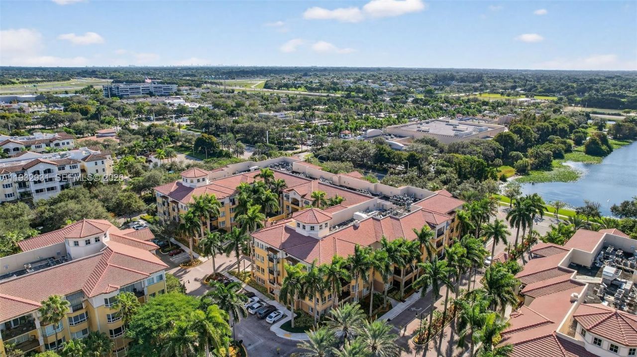 16100 Emerald Estates Dr, Unit 284, Weston, FL 33331 Photo