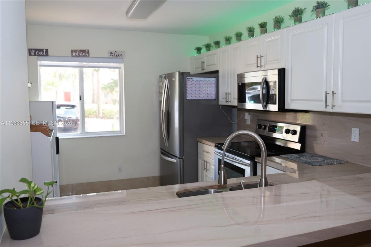 20816 NW 2nd St , Pembroke Pines, FL 33029 Photo