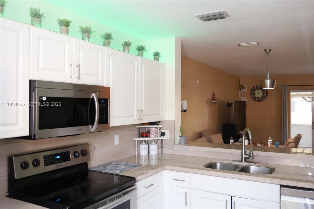 20816 NW 2nd St , Pembroke Pines, FL 33029 Photo