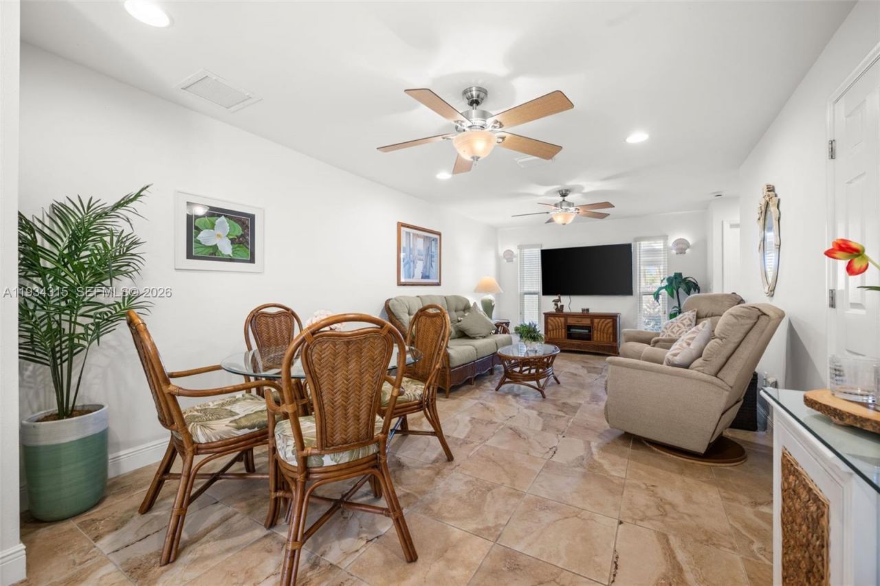 4803 SW Santa Barbara Ct, Unit 8, Cape Coral, FL 33914 Photo