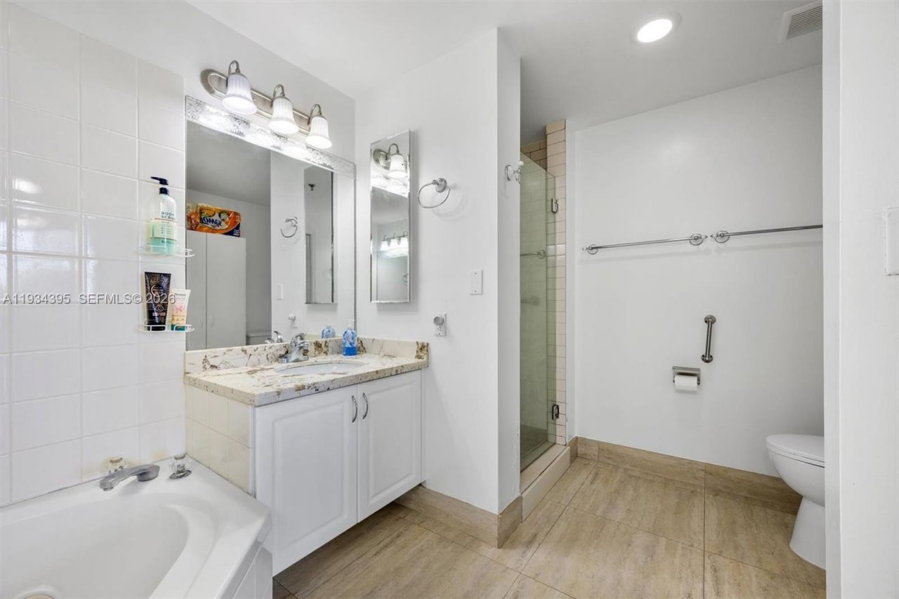 9755 NW 52nd St, Unit 513, Doral, FL 33178 Photo