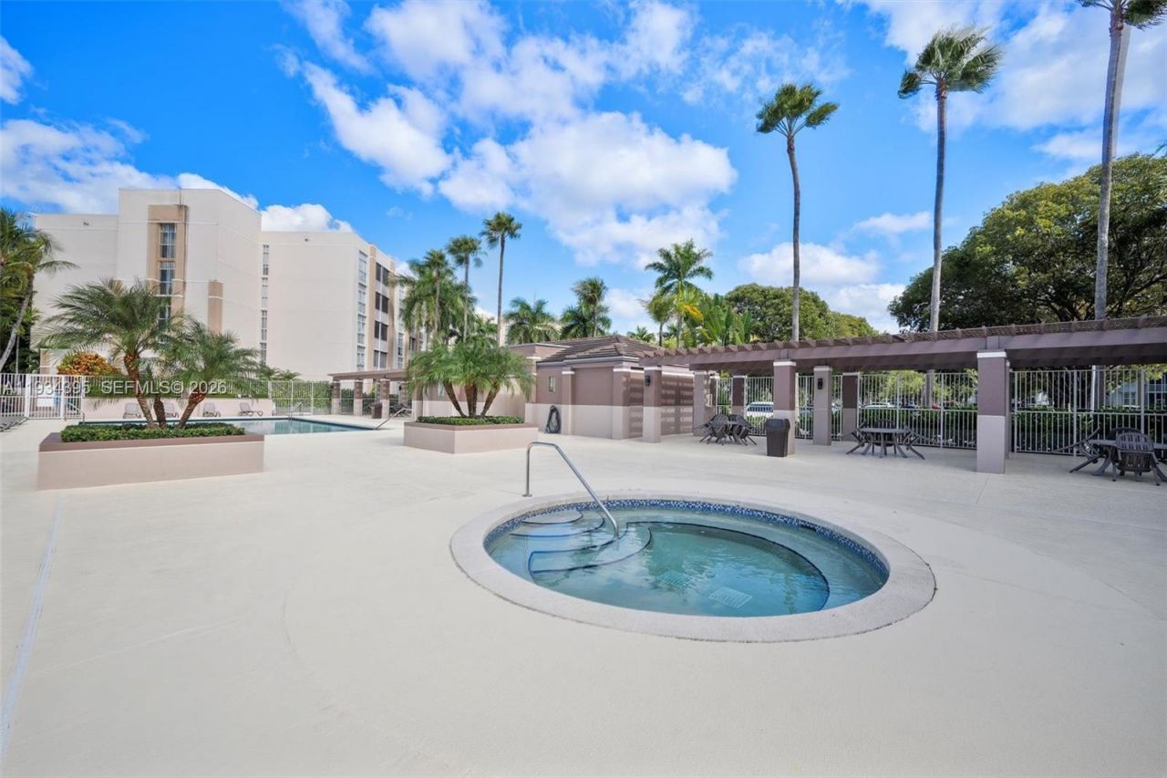 9755 NW 52nd St, Unit 513, Doral, FL 33178 Photo