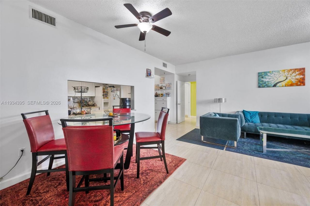 9755 NW 52nd St, Unit 513, Doral, FL 33178 Photo