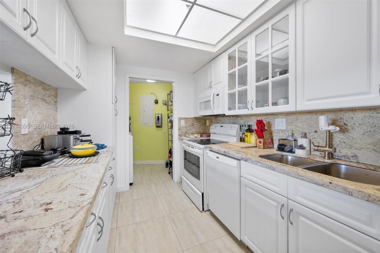 9755 NW 52nd St, Unit 513, Doral, FL 33178 Photo