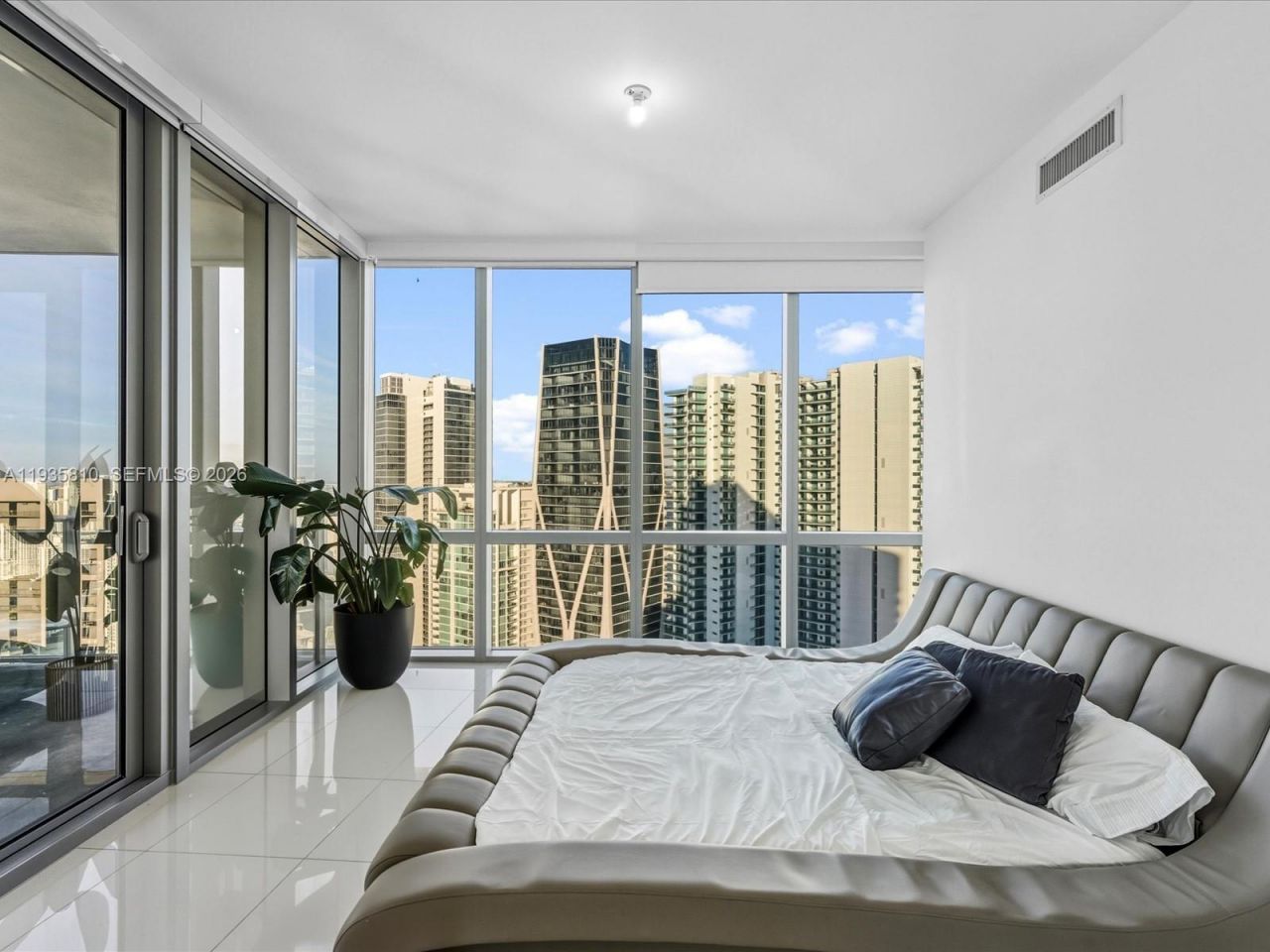 851 NE 1st Ave, Unit 4801, Miami, FL 33132 Photo