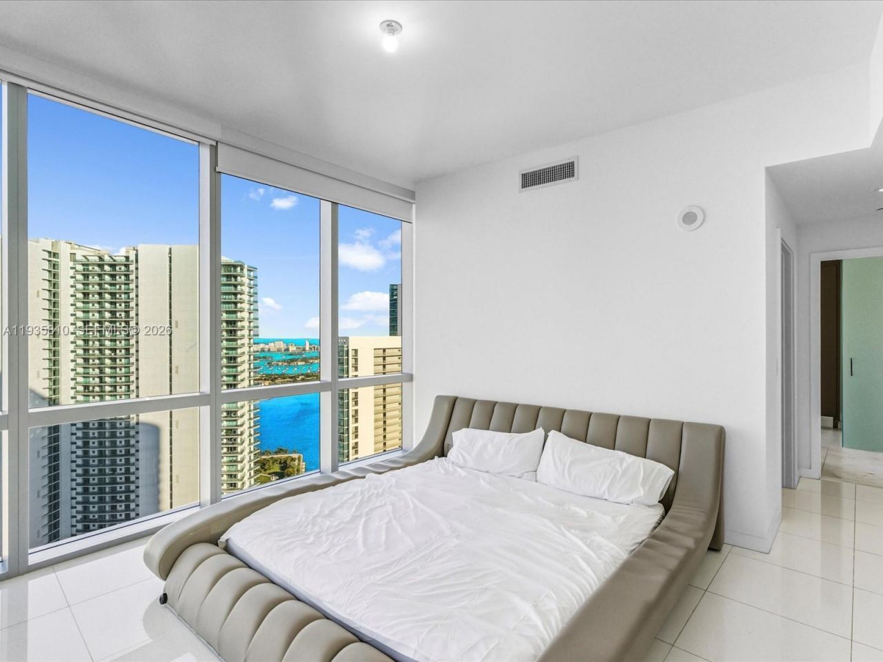 851 NE 1st Ave, Unit 4801, Miami, FL 33132 Photo