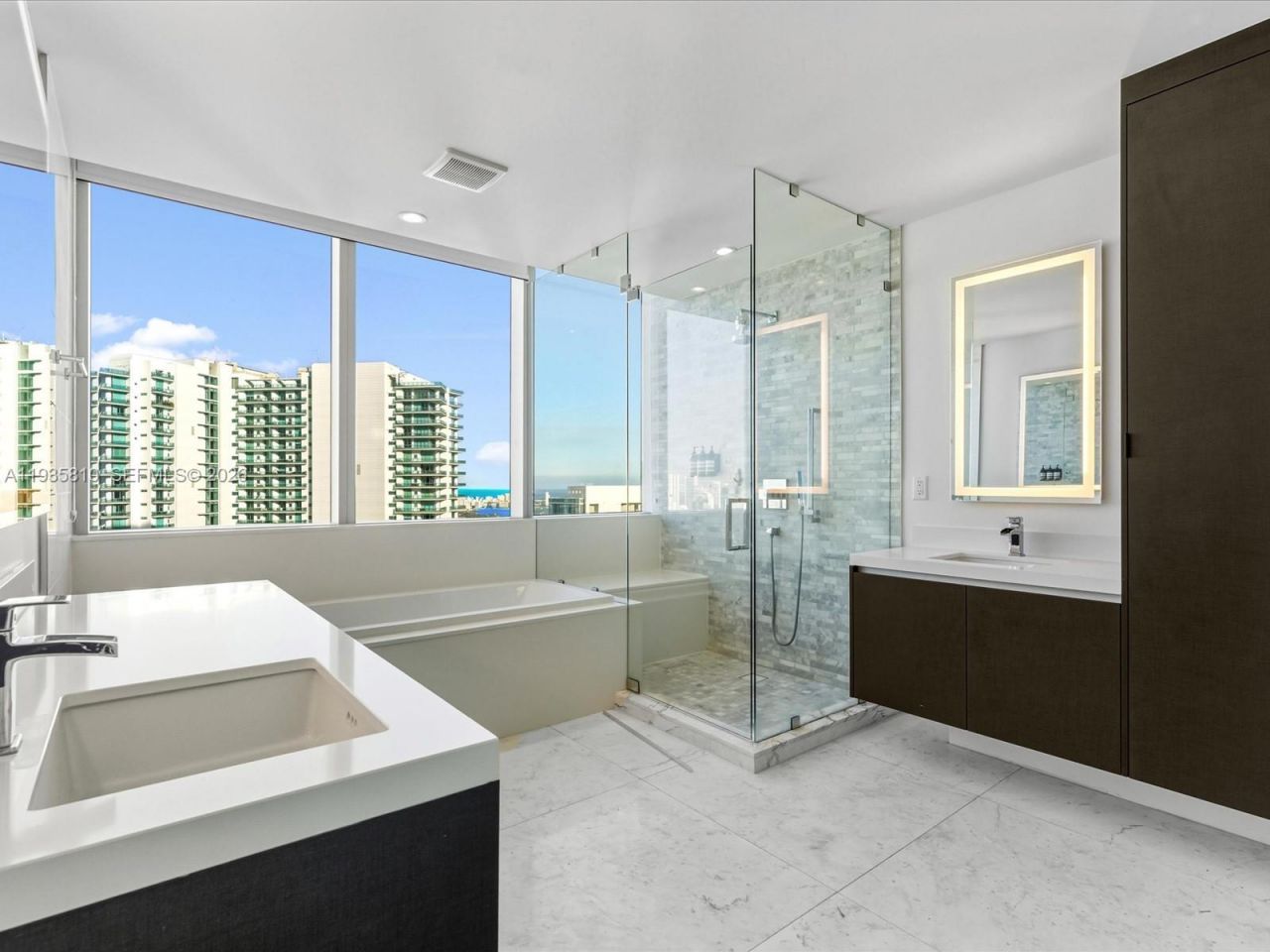 851 NE 1st Ave, Unit 4801, Miami, FL 33132 Photo