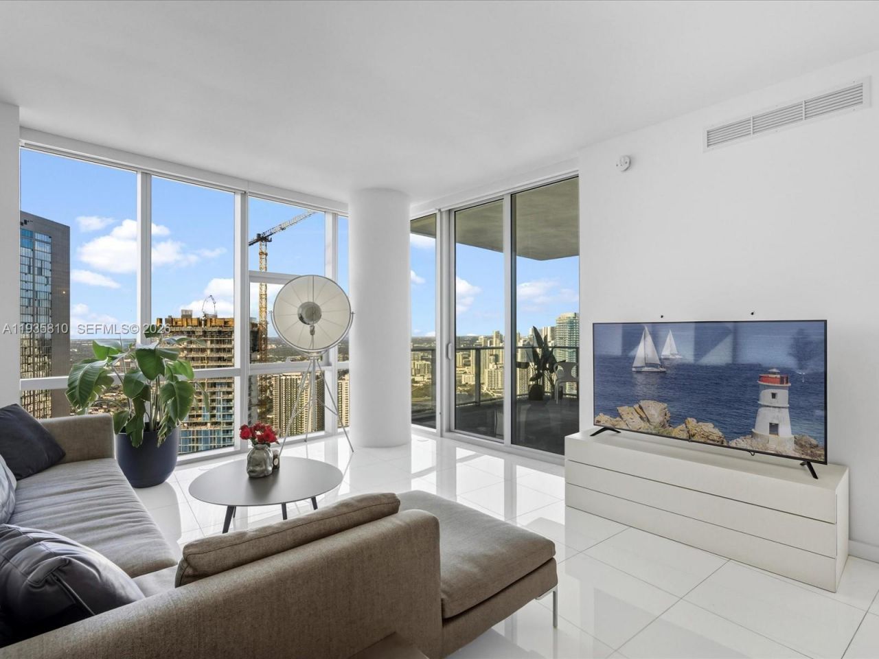 851 NE 1st Ave, Unit 4801, Miami, FL 33132 Photo