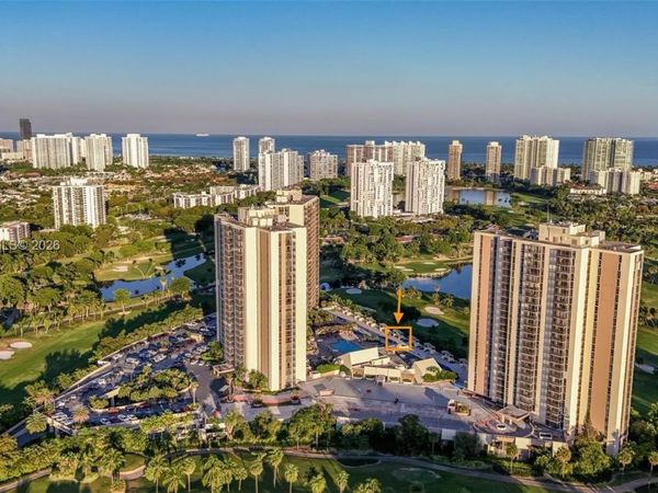 20347 W Country Club Dr, Unit TH15, Aventura, FL 33180