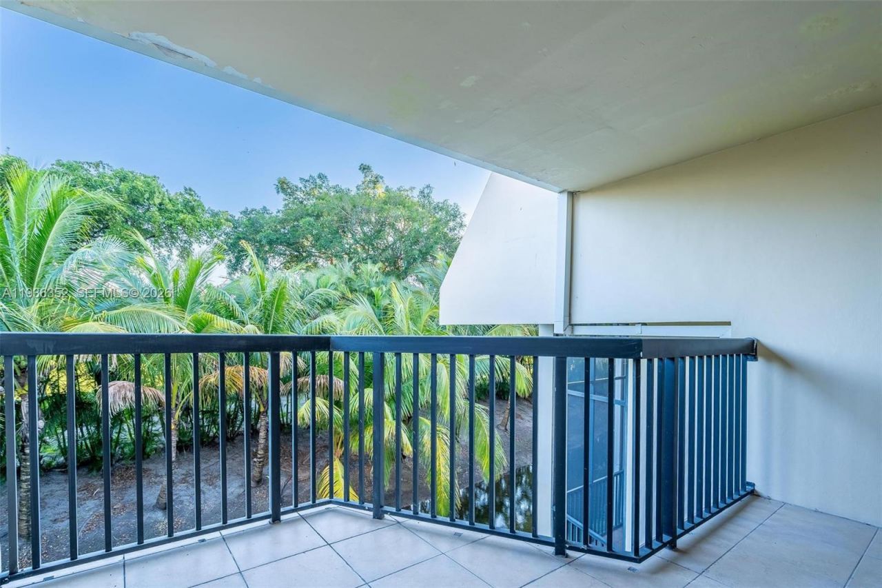 20347 W Country Club Dr, Unit TH15, Aventura, FL 33180 Photo