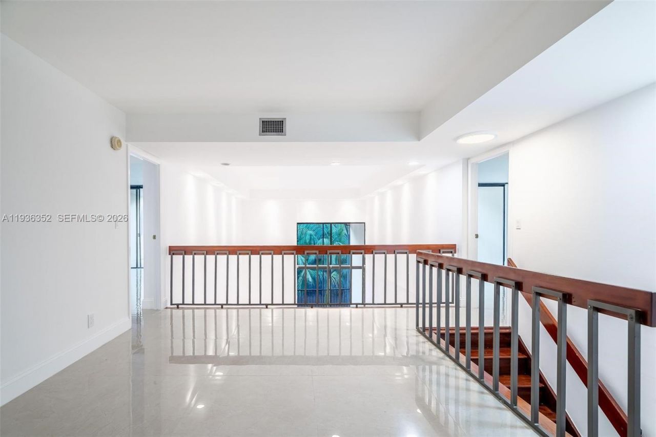 20347 W Country Club Dr, Unit TH15, Aventura, FL 33180 Photo