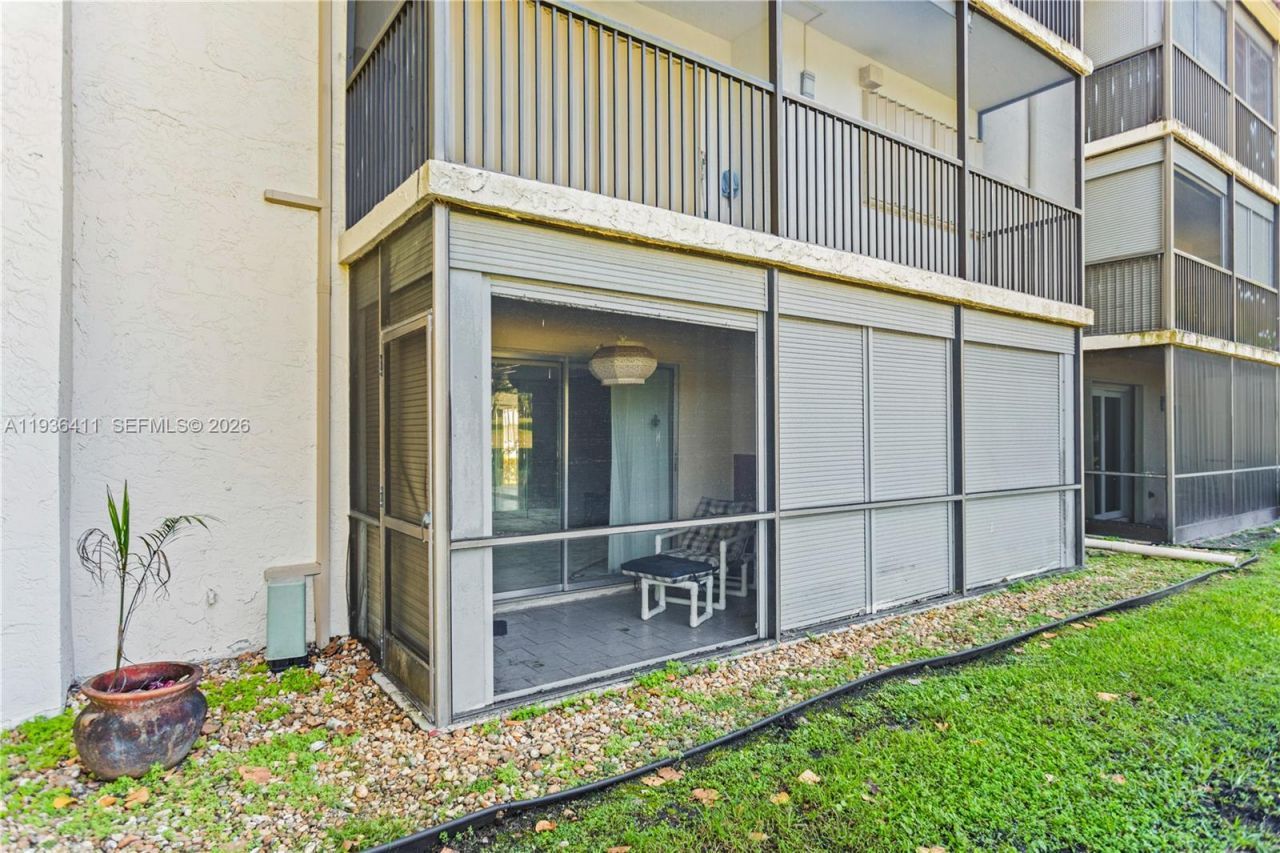 271 S Hollybrook Dr, Unit 51-106, Pembroke Pines, FL 33025 Photo