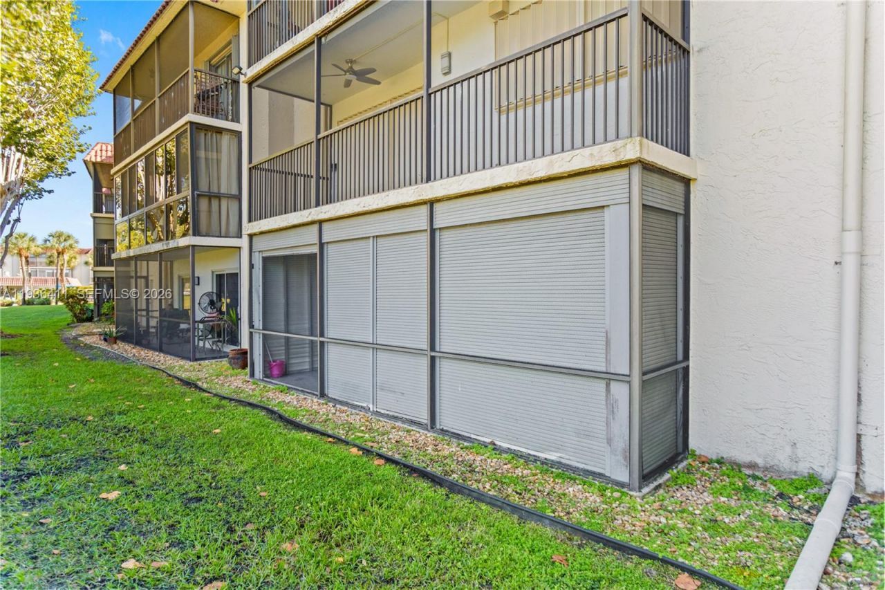 271 S Hollybrook Dr, Unit 51-106, Pembroke Pines, FL 33025 Photo