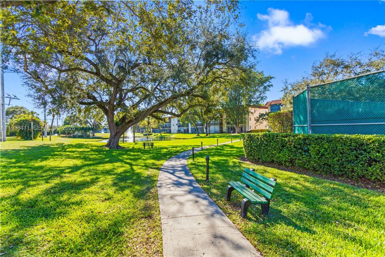 271 S Hollybrook Dr, Unit 51-106, Pembroke Pines, FL 33025 Photo