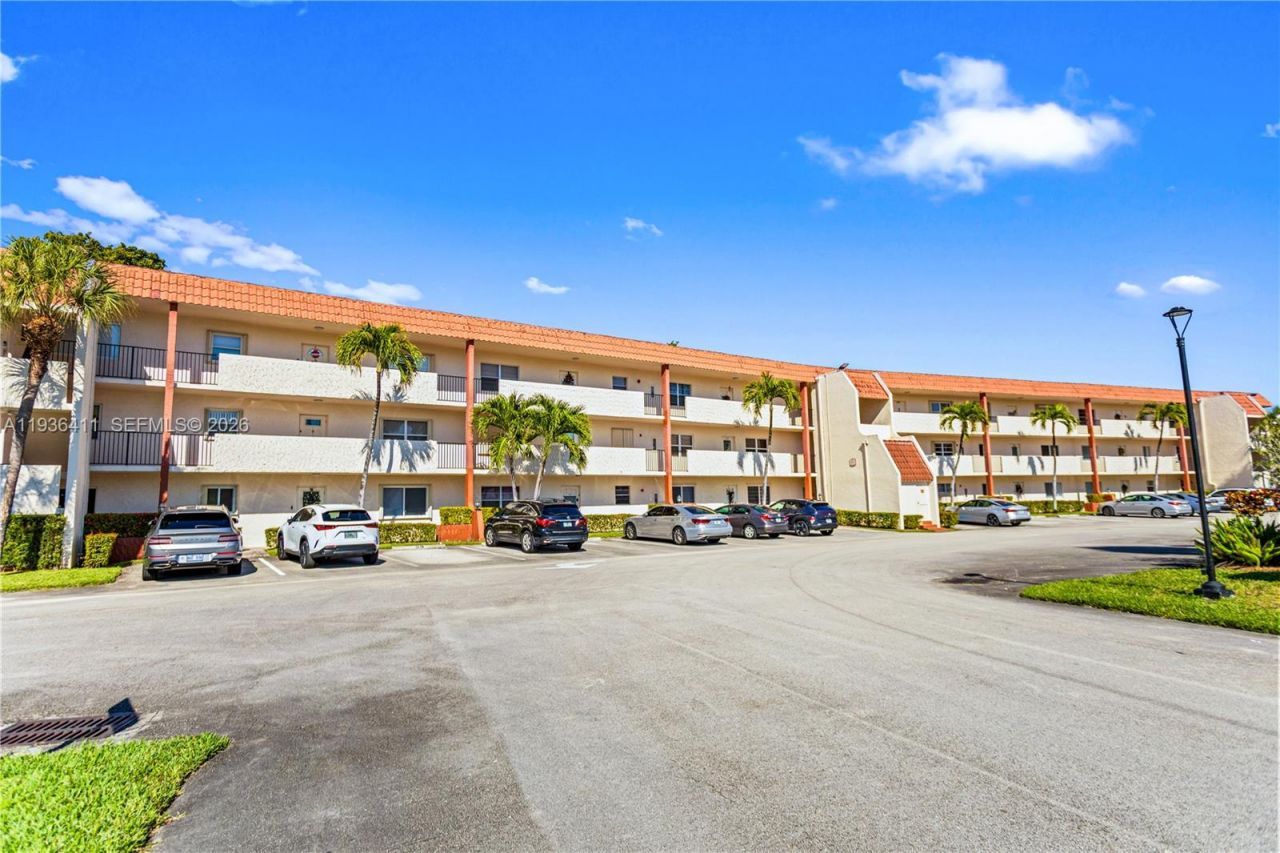 271 S Hollybrook Dr, Unit 51-106, Pembroke Pines, FL 33025 Photo